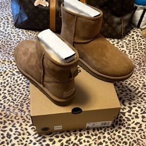UGG Classic mini II chestnut Ankle Boots
New in box